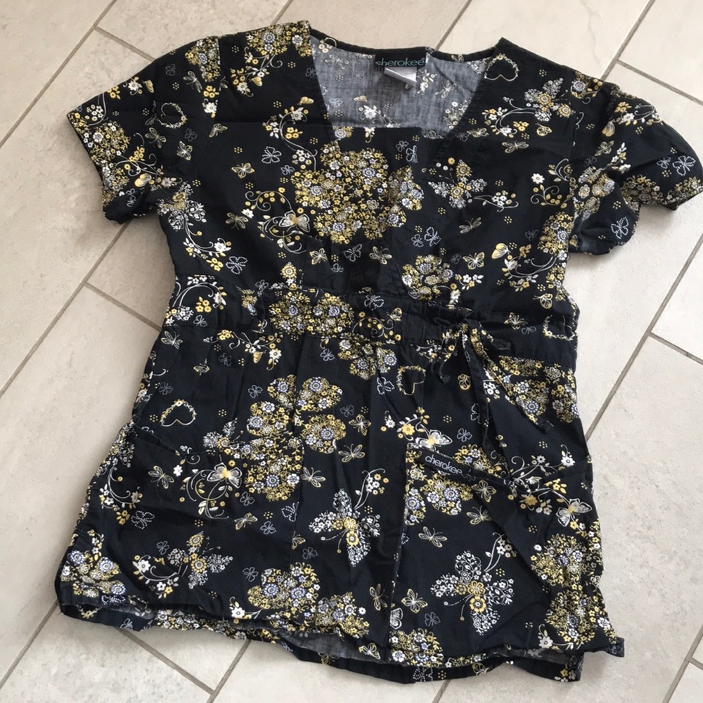 Cherokee scrub top